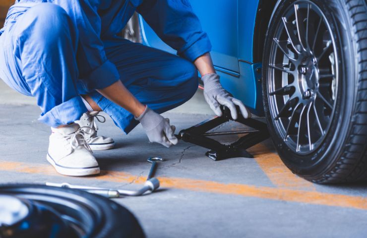 Fast Emergency Flat Tyre Assistance Sharjah