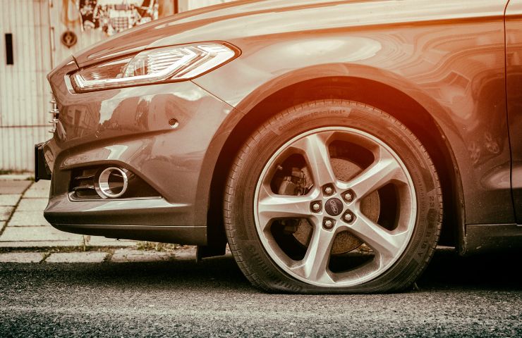 Fast Mobile Flat Tyre Repair at Your Location across