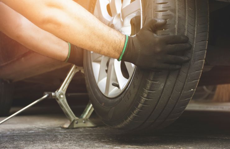 Mobile Spare Tyre Installation in Sharjah